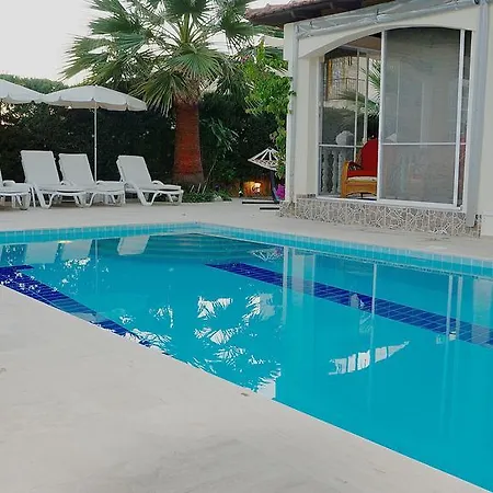 Villa Hideaway 2 *